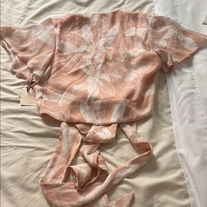 NWT-super down Keyara Pink Floral Kimono Wrap